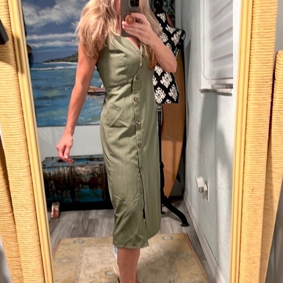 💚NWT,Cupshe,Olive Green Lightweight Dress, Asymmetrical Wooden Buttons,Size L - Picture 1 of 11